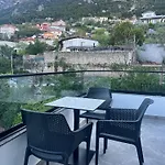 Skanderbeg מלון *